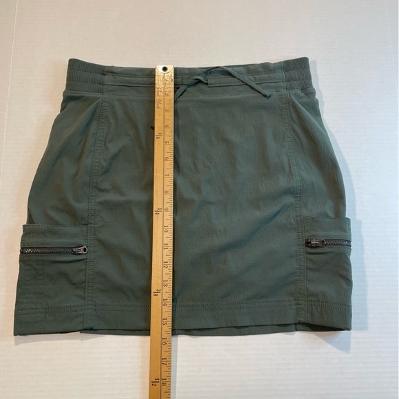 ATHLETA Trekkie Cargo Skort‎ Skirt Pockets Olive Army Green Hike Size 8 NWOT - Picture 8 of 13